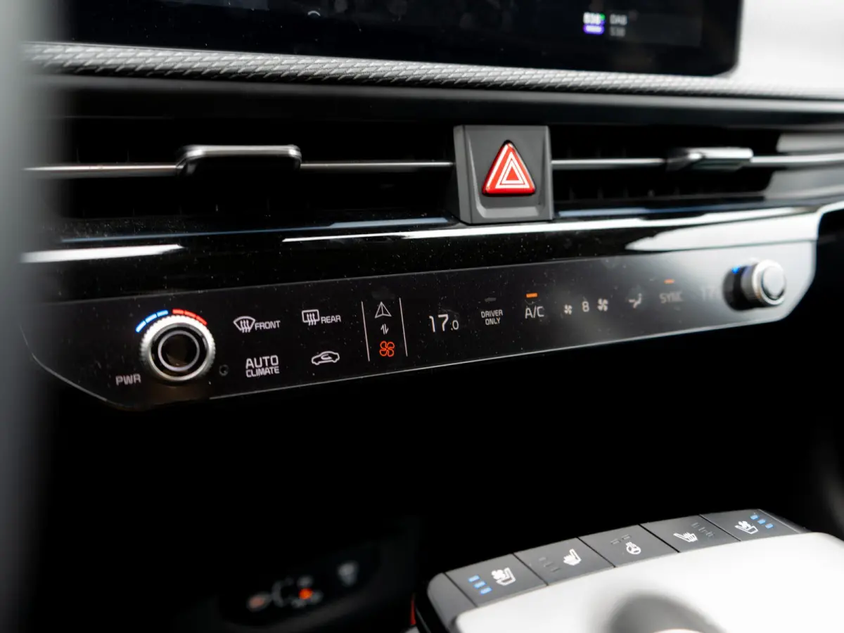 Plus Advanced 84 kWh | Schuifkanteldak | Navigatie | Stoel en stuurverwarming |