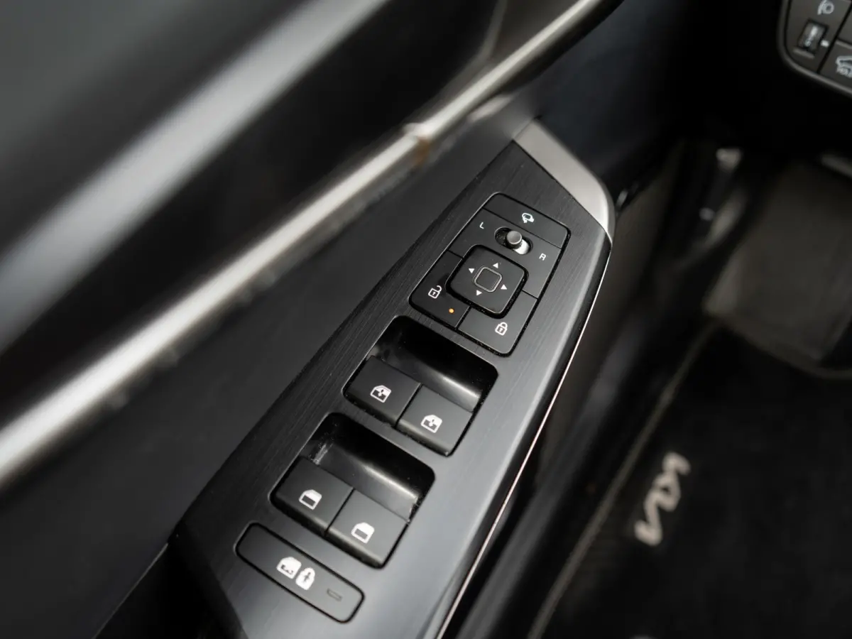 Plus Advanced 84 kWh | Schuifkanteldak | Navigatie | Stoel en stuurverwarming |