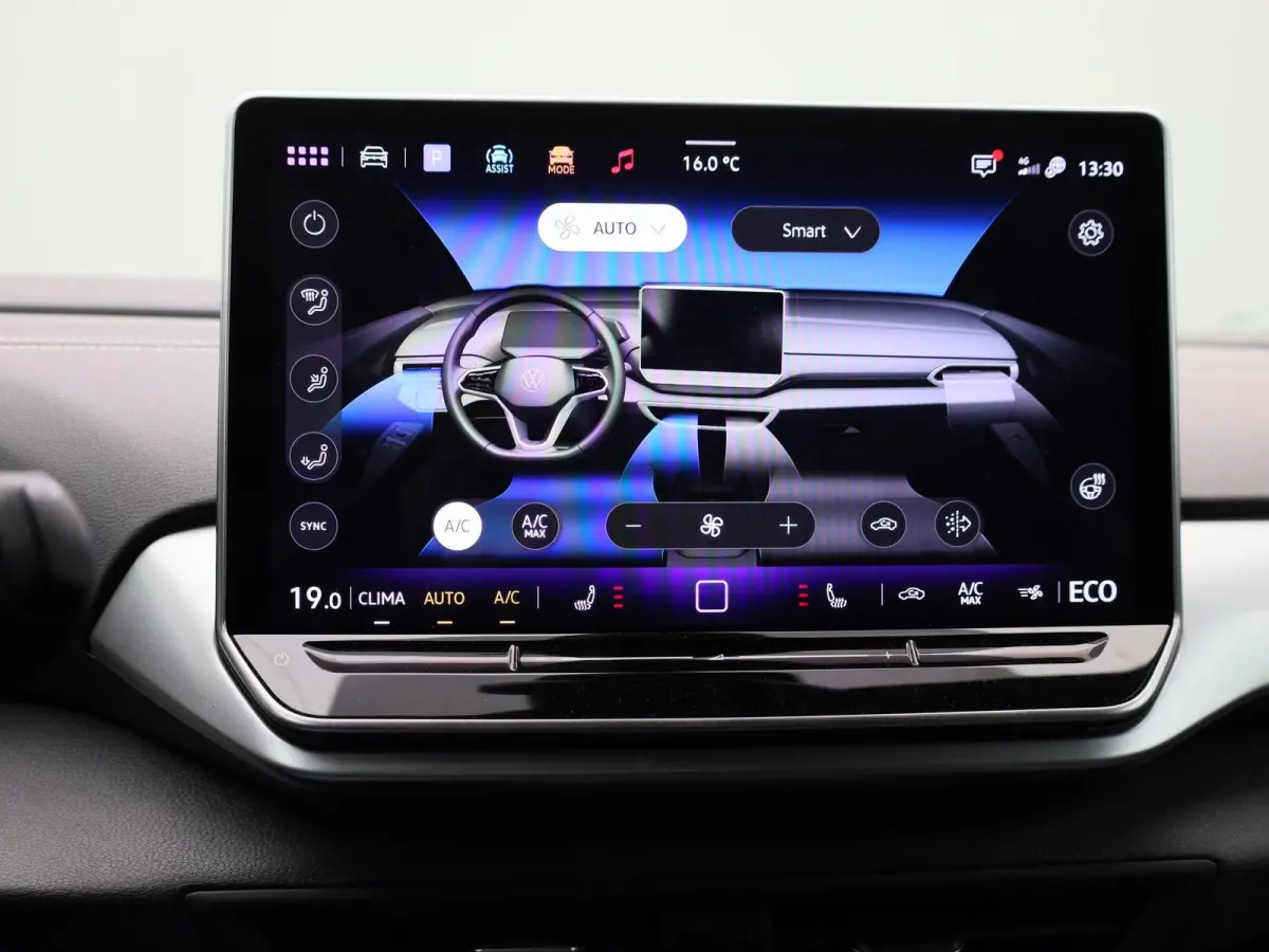 Pro 77 kWh | Navigatie | Apple Carplay | Adaptieve cruise control | Stoelverwarming | Stuur verwarming | Climate control | Parkeersensoren |
