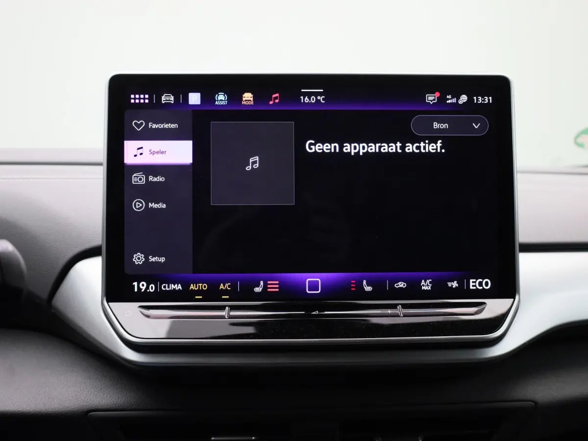 Pro 77 kWh | Navigatie | Apple Carplay | Adaptieve cruise control | Stoelverwarming | Stuur verwarming | Climate control | Parkeersensoren |