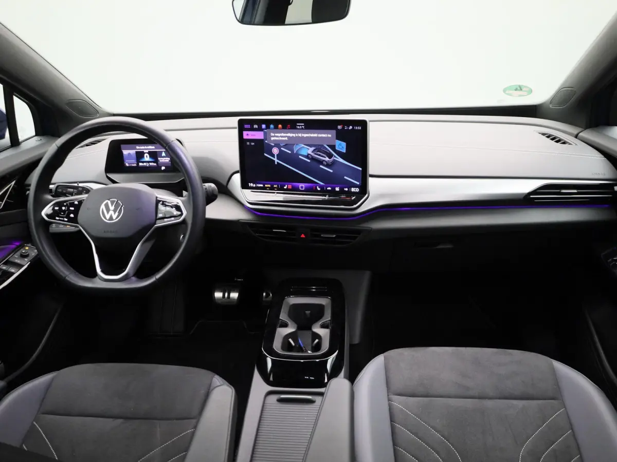 Pro 77 kWh | Navigatie | Apple Carplay | Adaptieve cruise control | Stoelverwarming | Stuur verwarming | Climate control | Parkeersensoren |