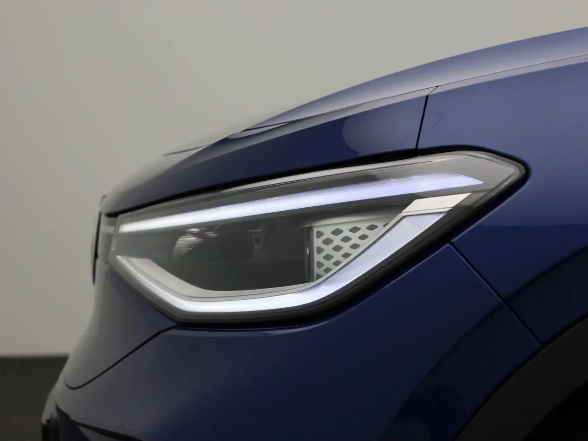Pro 77 kWh | Navigatie | Apple Carplay | Adaptieve cruise control | Stoelverwarming | Stuur verwarming | Climate control | Parkeersensoren |