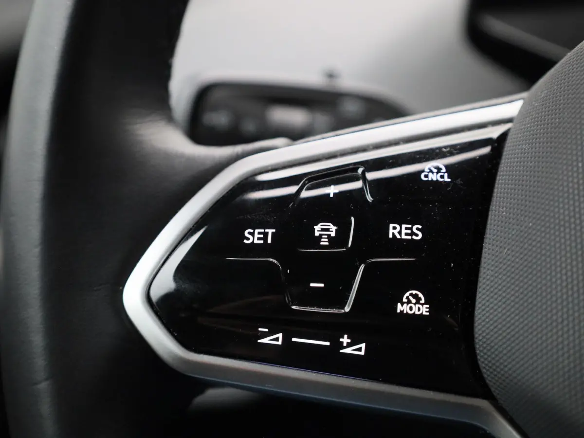 Pro 77 kWh | Navigatie | Apple Carplay | Adaptieve cruise control | Stoelverwarming | Stuur verwarming | Climate control | Parkeersensoren |