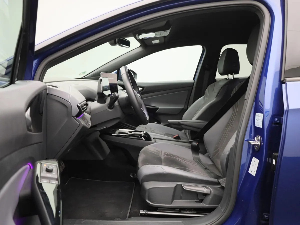Pro 77 kWh | Navigatie | Apple Carplay | Adaptieve cruise control | Stoelverwarming | Stuur verwarming | Climate control | Parkeersensoren |
