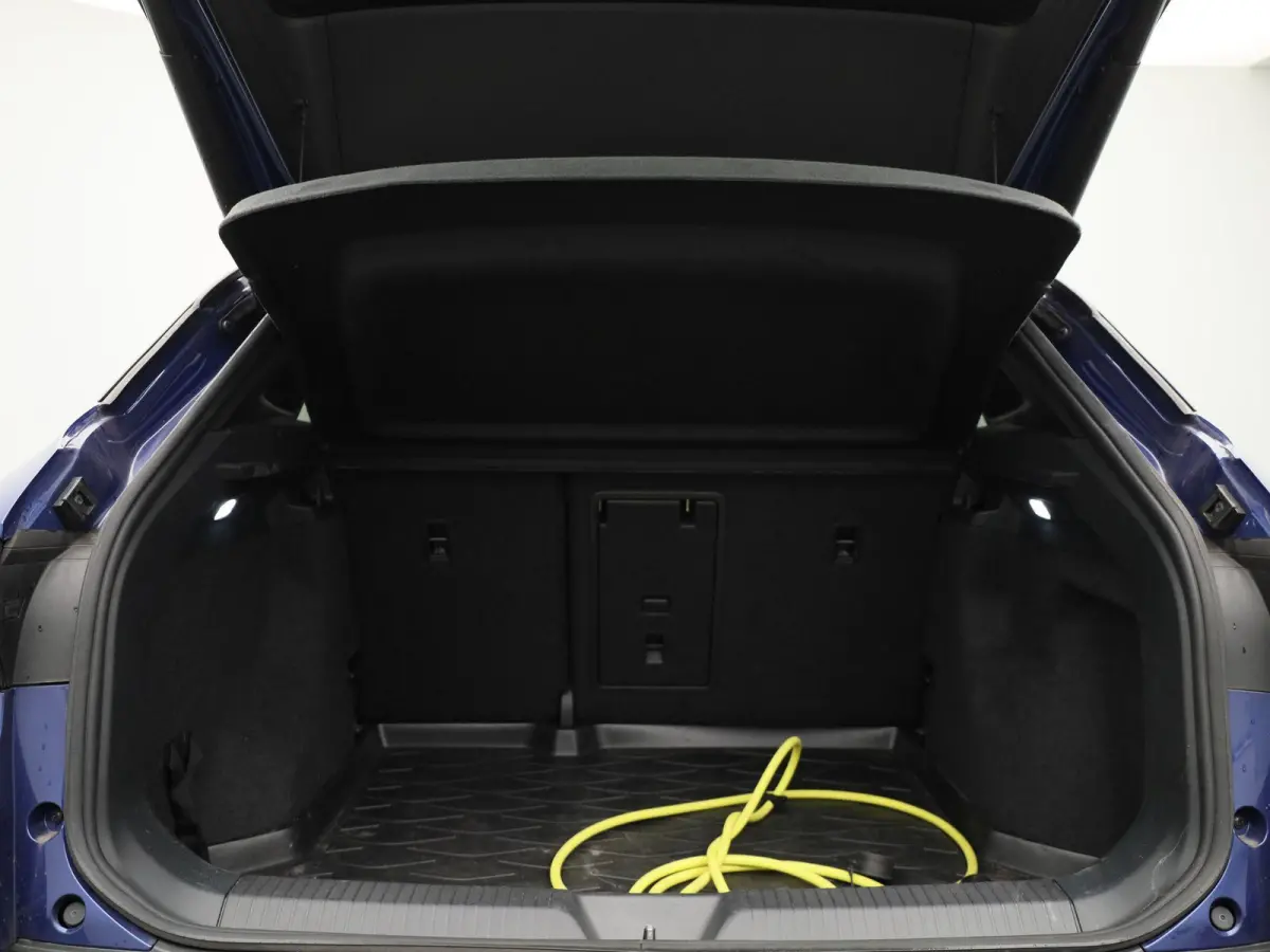 Pro 77 kWh | Navigatie | Apple Carplay | Adaptieve cruise control | Stoelverwarming | Stuur verwarming | Climate control | Parkeersensoren |