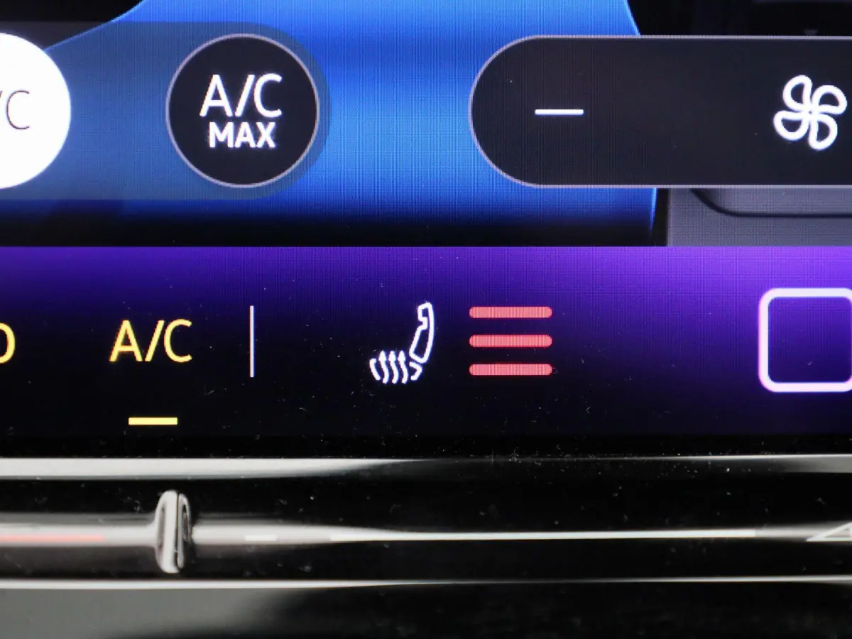 Pro 77 kWh | Navigatie | Apple Carplay | Adaptieve cruise control | Stoelverwarming | Stuur verwarming | Climate control | Parkeersensoren |