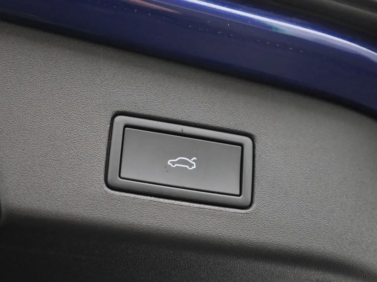 Pro 77 kWh | Navigatie | Apple Carplay | Adaptieve cruise control | Stoelverwarming | Stuur verwarming | Climate control | Parkeersensoren |