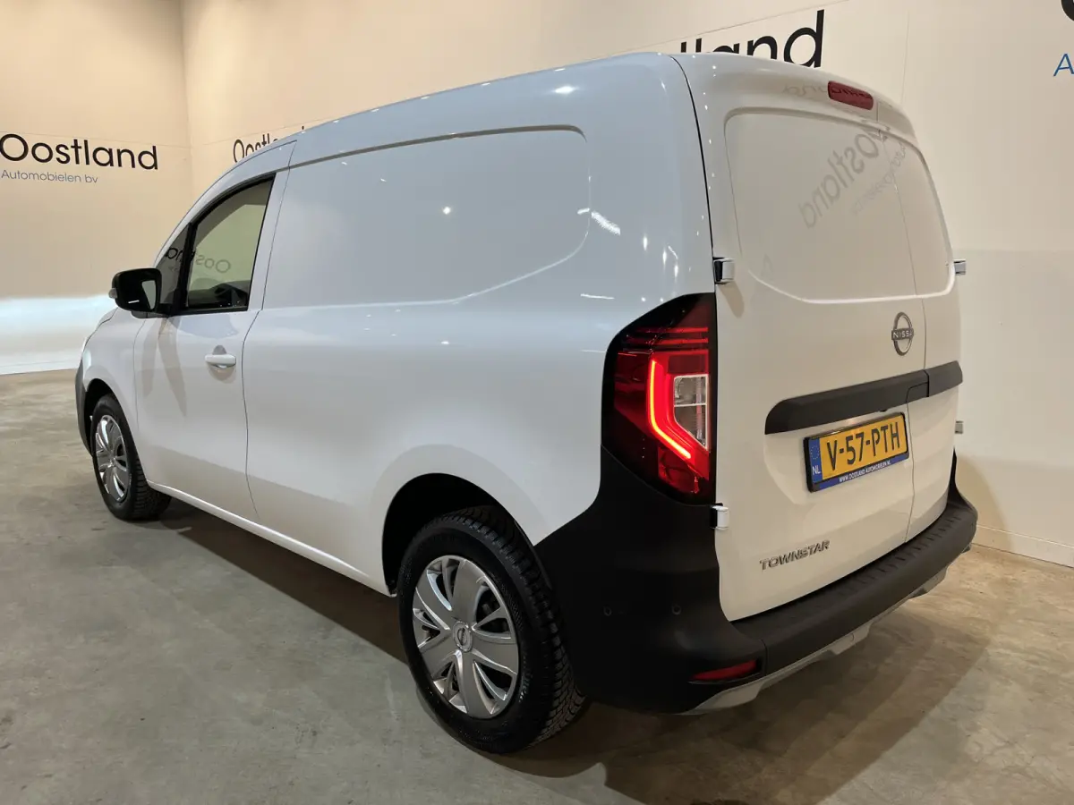 (Nissan Townstar) 1.3 L1 130 PK Benzine / Euro 6 / Airco / Cruise Control / CarPlay / Camera / Leder / 3-Zits / 31.000 KM !!