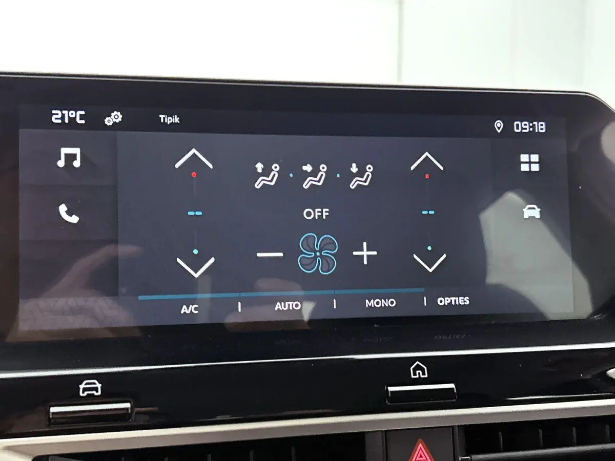 You 50 kWh 136pk | Accu 96% | Navigatie via Apple Carplay / Android Auto | Achteruitrijcamera | Climate Control | Cruise Control | Parkeersensoren | DAB+ radio | Armsteun | Stof/kunstlederen