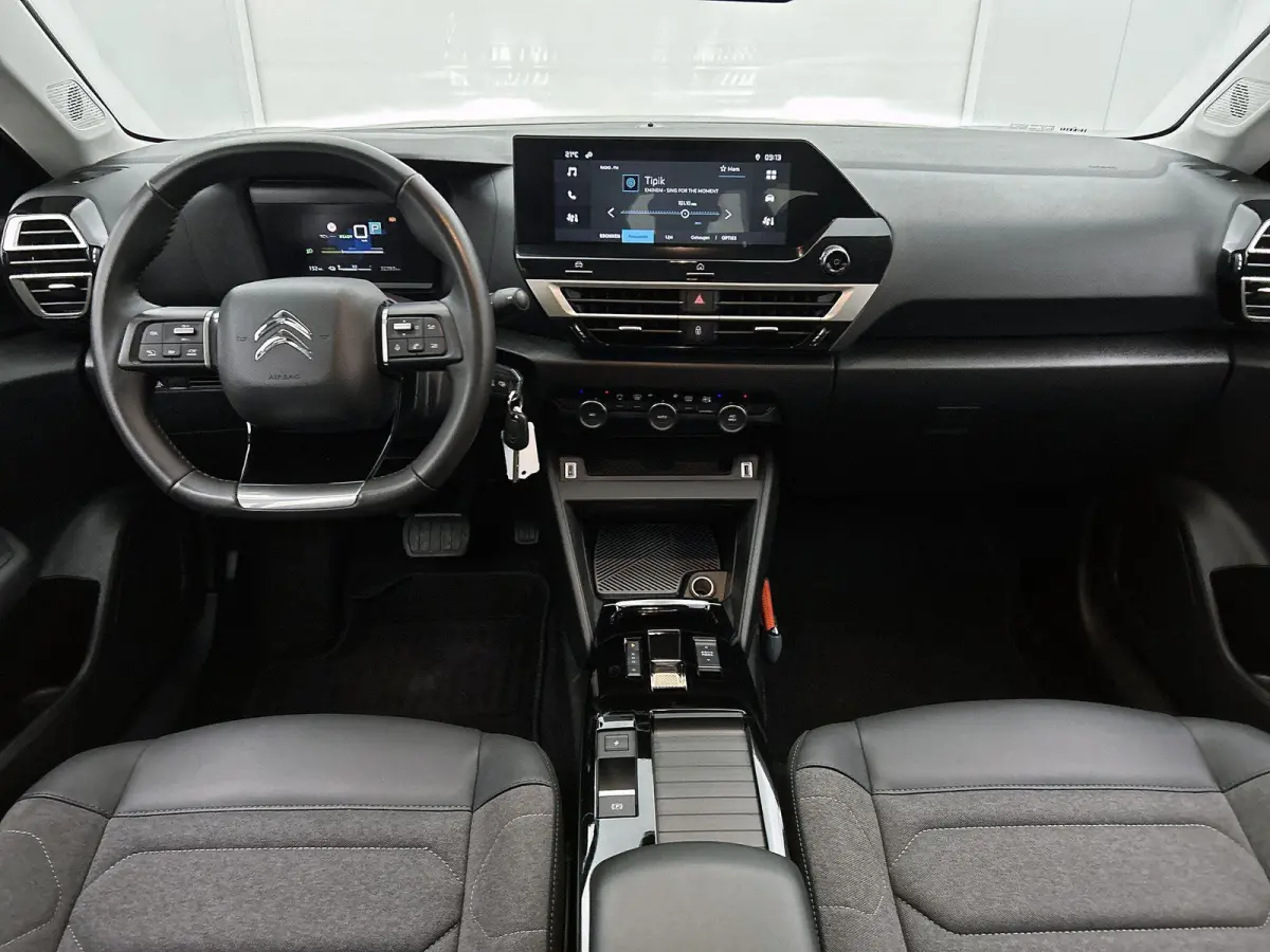 You 50 kWh 136pk | Accu 96% | Navigatie via Apple Carplay / Android Auto | Achteruitrijcamera | Climate Control | Cruise Control | Parkeersensoren | DAB+ radio | Armsteun | Stof/kunstlederen