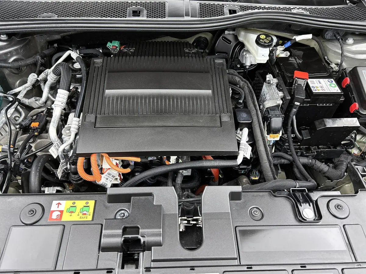 You 50 kWh 136pk | Accu 96% | Navigatie via Apple Carplay / Android Auto | Achteruitrijcamera | Climate Control | Cruise Control | Parkeersensoren | DAB+ radio | Armsteun | Stof/kunstlederen