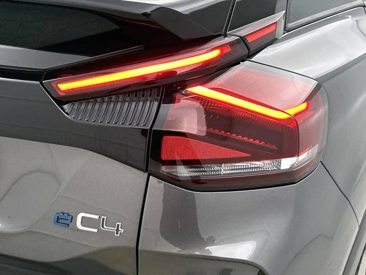 You 50 kWh 136pk | Accu 96% | Navigatie via Apple Carplay / Android Auto | Achteruitrijcamera | Climate Control | Cruise Control | Parkeersensoren | DAB+ radio | Armsteun | Stof/kunstlederen