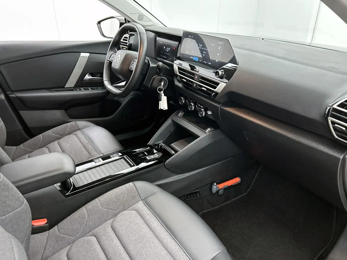 You 50 kWh 136pk | Accu 96% | Navigatie via Apple Carplay / Android Auto | Achteruitrijcamera | Climate Control | Cruise Control | Parkeersensoren | DAB+ radio | Armsteun | Stof/kunstlederen