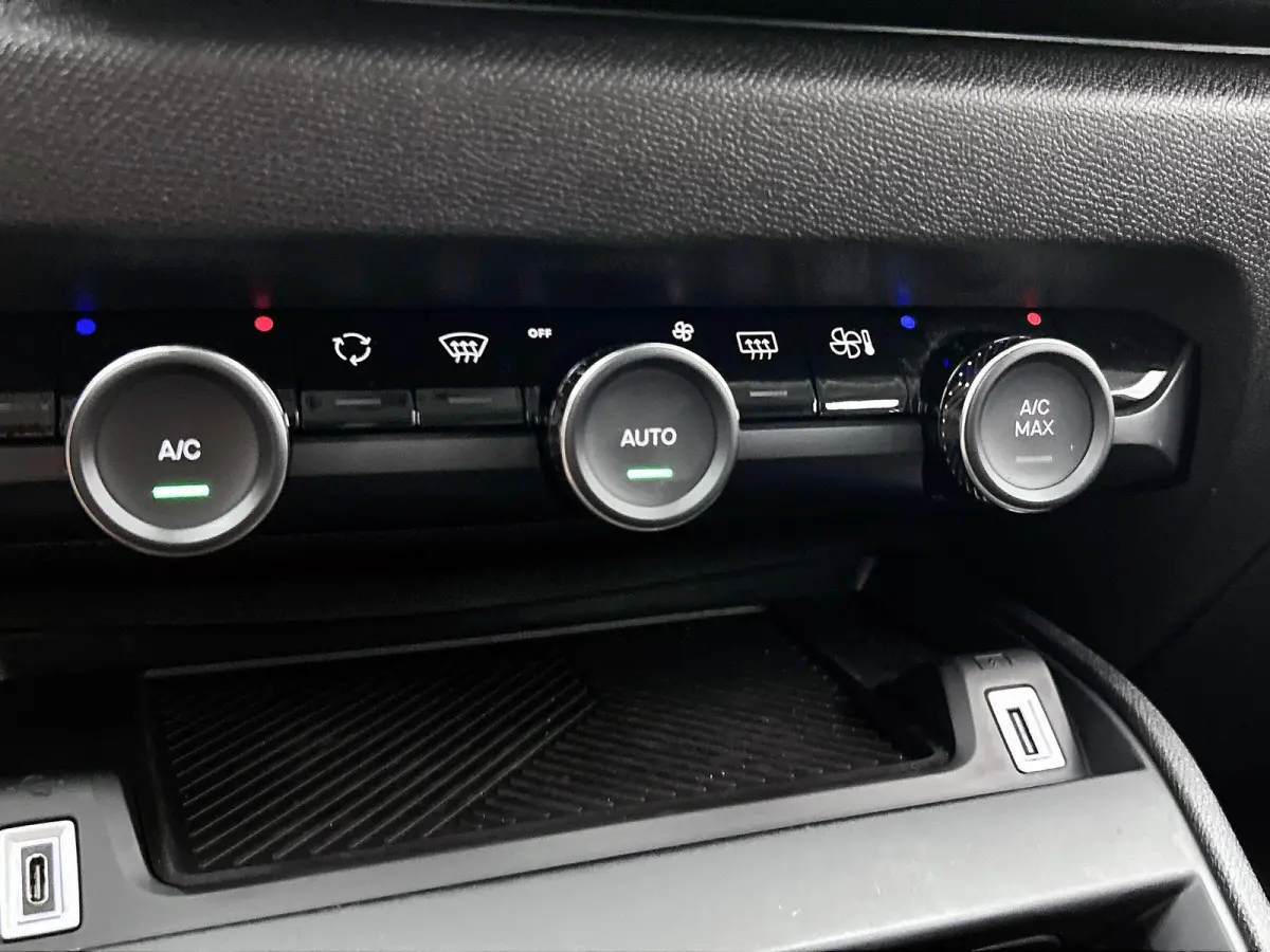 You 50 kWh 136pk | Accu 96% | Navigatie via Apple Carplay / Android Auto | Achteruitrijcamera | Climate Control | Cruise Control | Parkeersensoren | DAB+ radio | Armsteun | Stof/kunstlederen