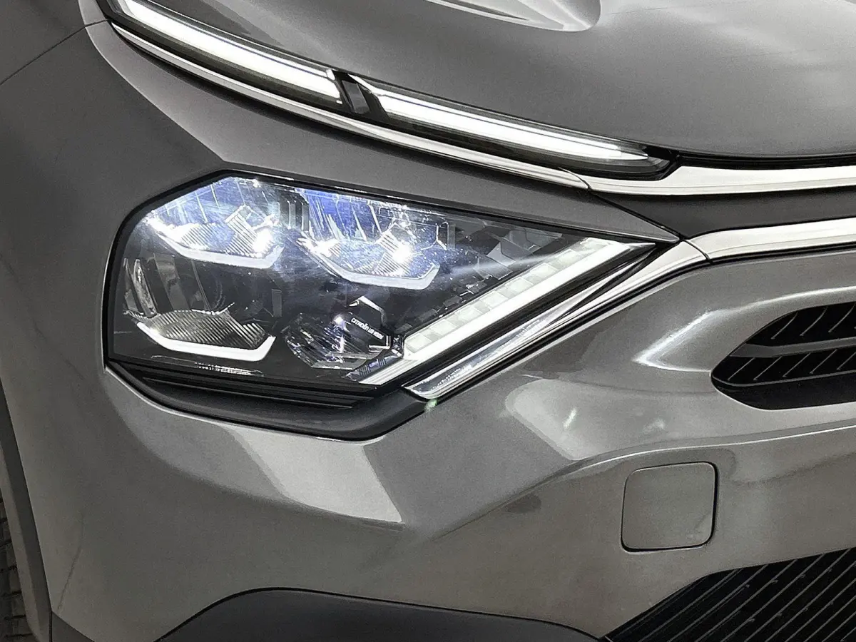 You 50 kWh 136pk | Accu 96% | Navigatie via Apple Carplay / Android Auto | Achteruitrijcamera | Climate Control | Cruise Control | Parkeersensoren | DAB+ radio | Armsteun | Stof/kunstlederen