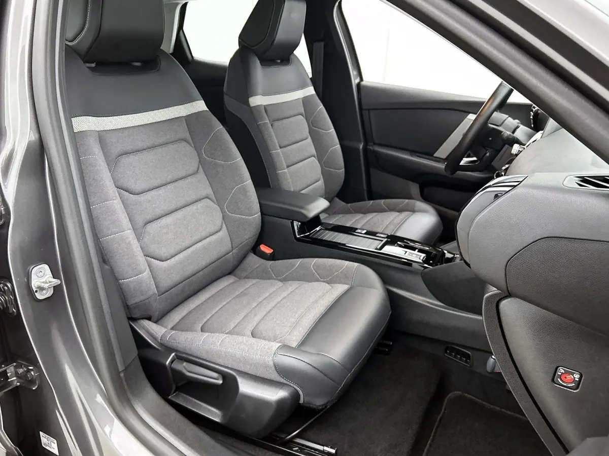 You 50 kWh 136pk | Accu 96% | Navigatie via Apple Carplay / Android Auto | Achteruitrijcamera | Climate Control | Cruise Control | Parkeersensoren | DAB+ radio | Armsteun | Stof/kunstlederen