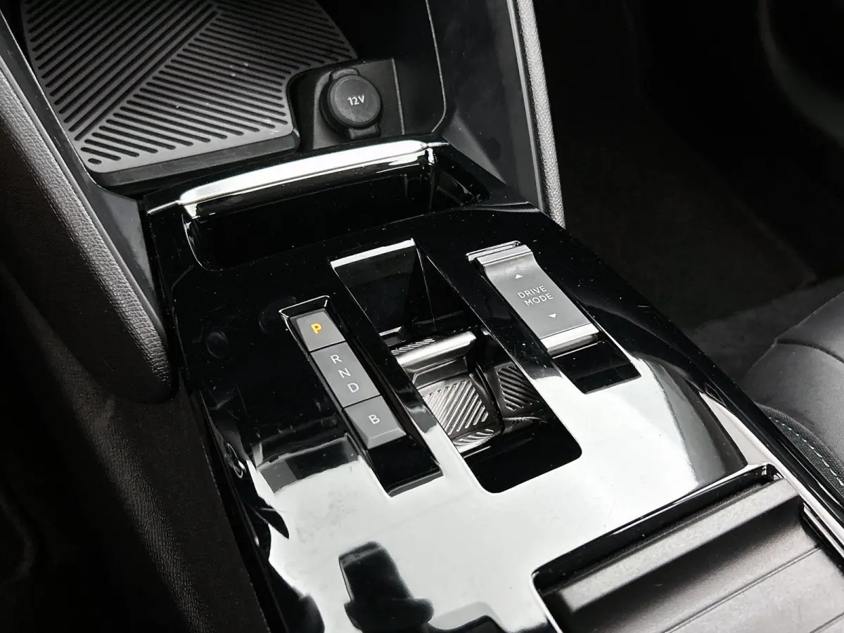 You 50 kWh 136pk | Accu 96% | Navigatie via Apple Carplay / Android Auto | Achteruitrijcamera | Climate Control | Cruise Control | Parkeersensoren | DAB+ radio | Armsteun | Stof/kunstlederen
