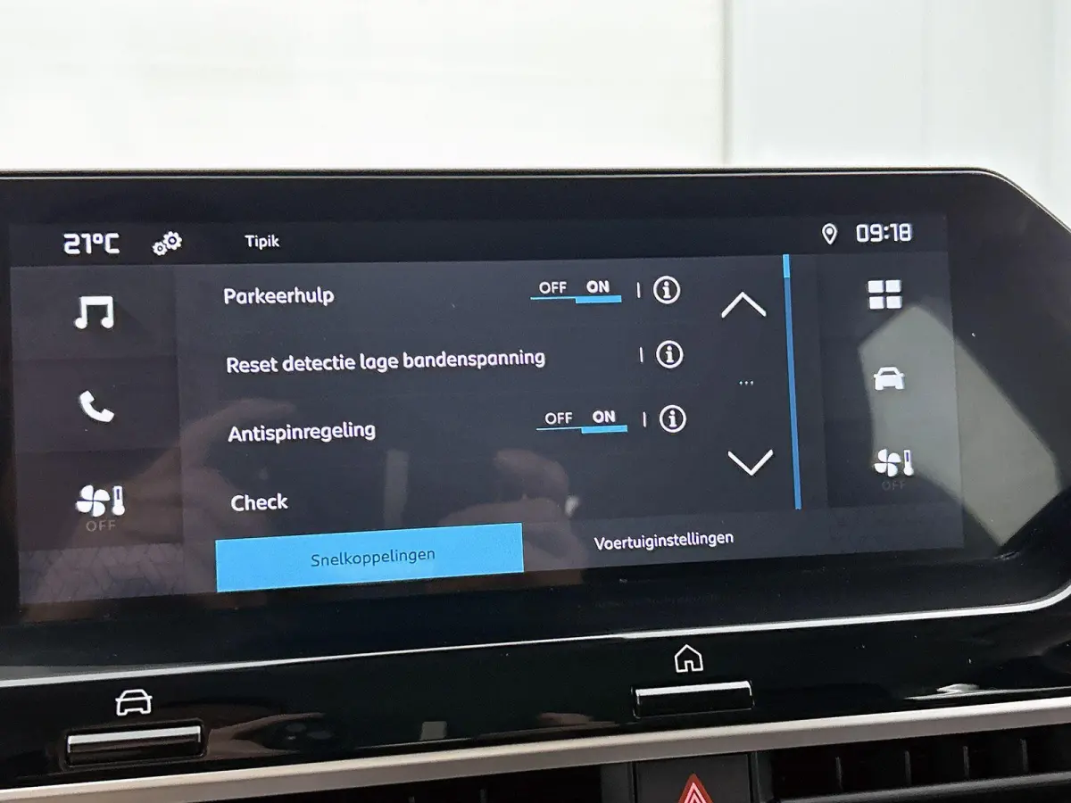 You 50 kWh 136pk | Accu 96% | Navigatie via Apple Carplay / Android Auto | Achteruitrijcamera | Climate Control | Cruise Control | Parkeersensoren | DAB+ radio | Armsteun | Stof/kunstlederen