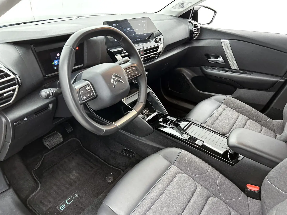 You 50 kWh 136pk | Accu 96% | Navigatie via Apple Carplay / Android Auto | Achteruitrijcamera | Climate Control | Cruise Control | Parkeersensoren | DAB+ radio | Armsteun | Stof/kunstlederen