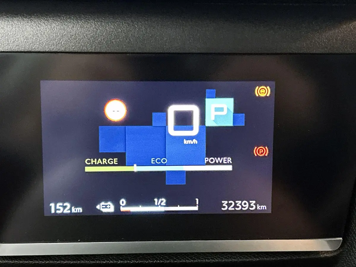 You 50 kWh 136pk | Accu 96% | Navigatie via Apple Carplay / Android Auto | Achteruitrijcamera | Climate Control | Cruise Control | Parkeersensoren | DAB+ radio | Armsteun | Stof/kunstlederen