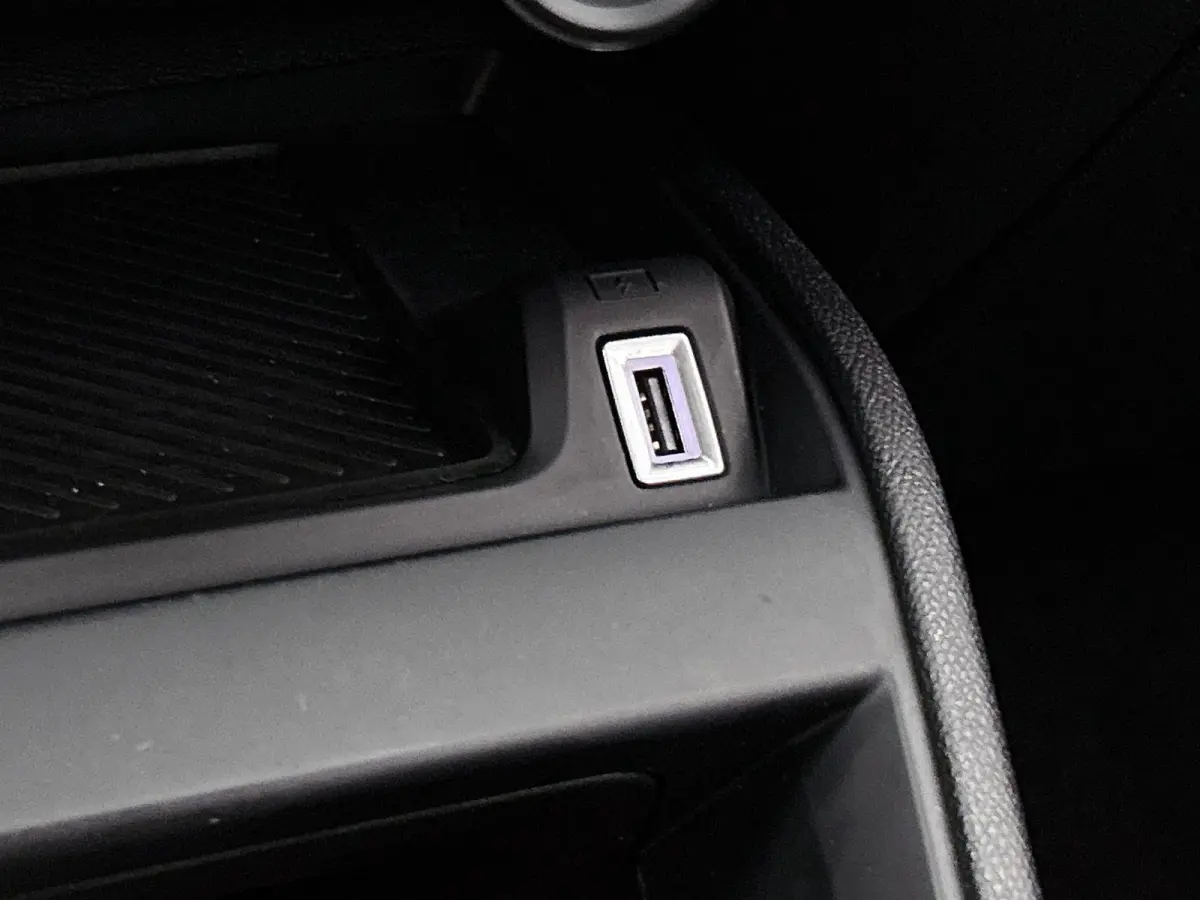 You 50 kWh 136pk | Accu 96% | Navigatie via Apple Carplay / Android Auto | Achteruitrijcamera | Climate Control | Cruise Control | Parkeersensoren | DAB+ radio | Armsteun | Stof/kunstlederen