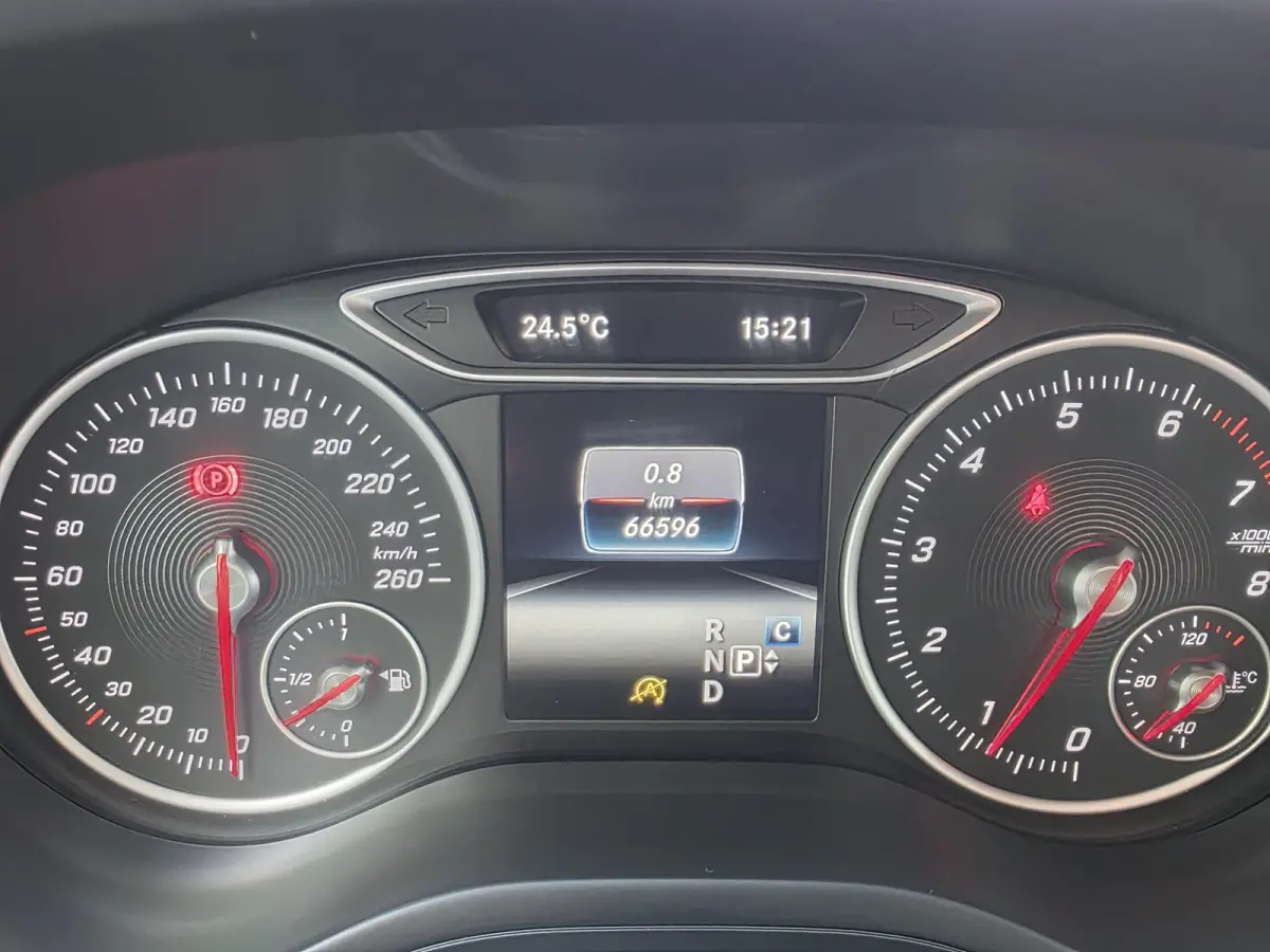 180 AUTOMAAT | Navigatie | LED | Afn. Trekhaak | Leer | Cruise Control | Parkeersensoren
