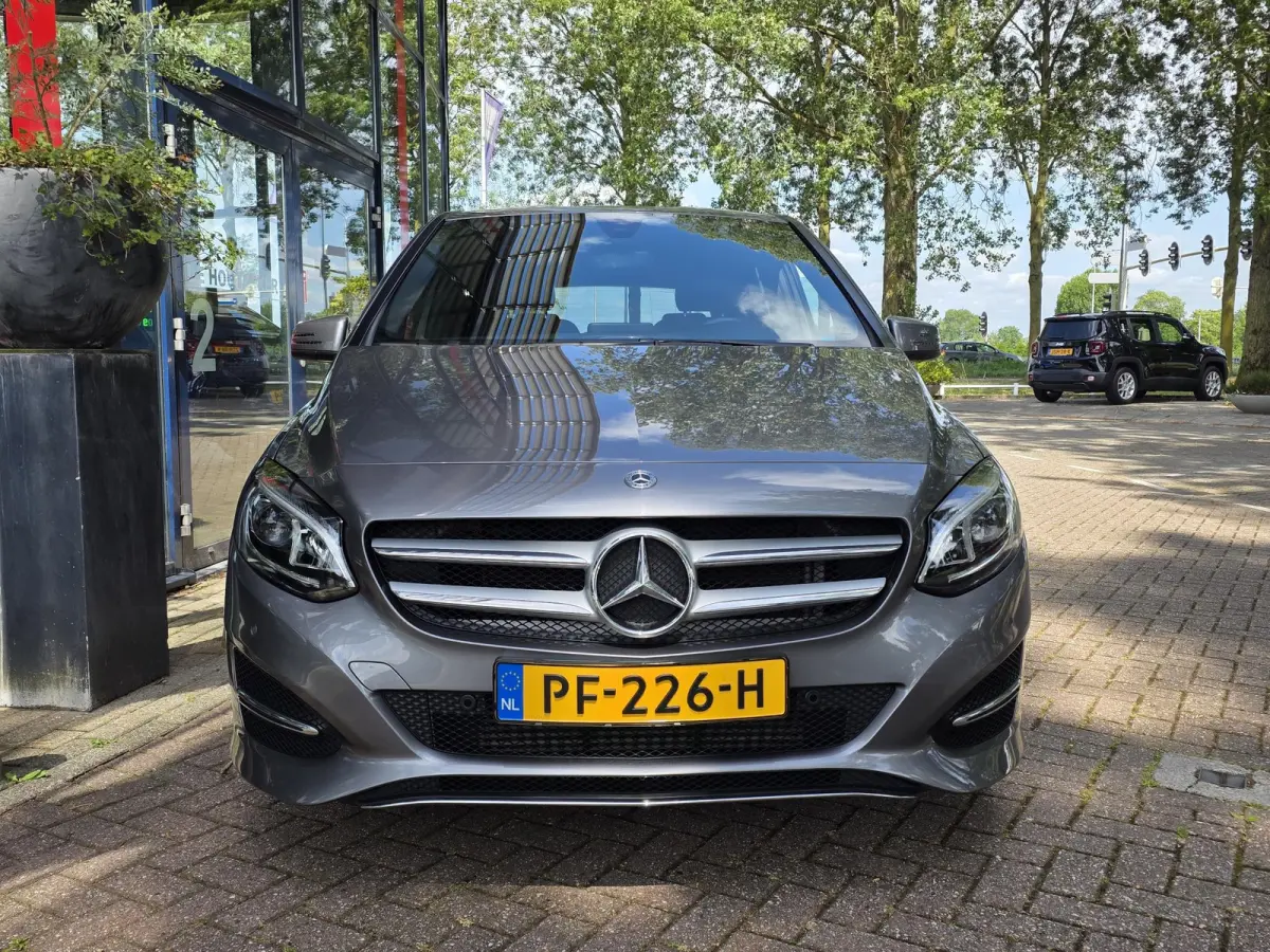 180 AUTOMAAT | Navigatie | LED | Afn. Trekhaak | Leer | Cruise Control | Parkeersensoren