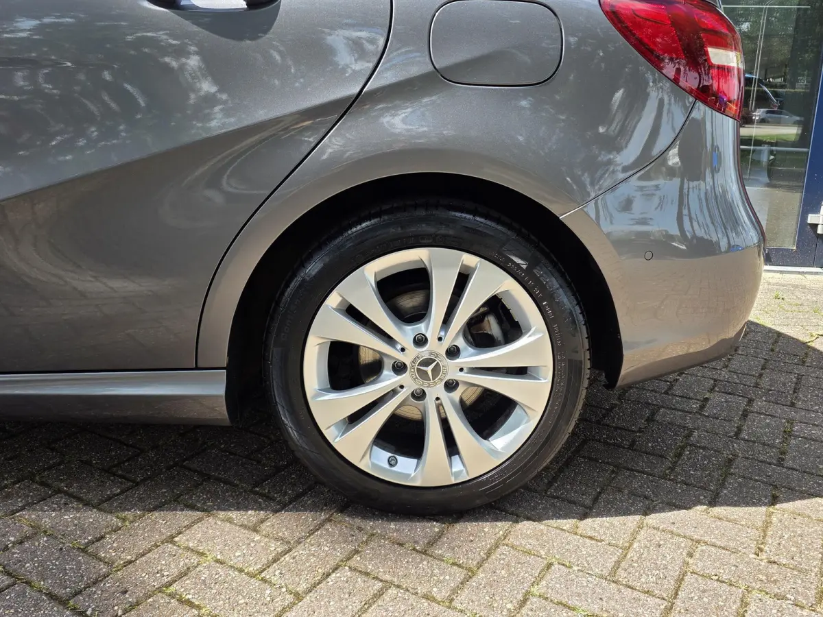 180 AUTOMAAT | Navigatie | LED | Afn. Trekhaak | Leer | Cruise Control | Parkeersensoren