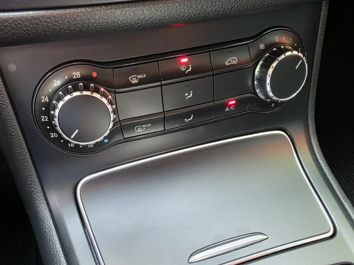 180 AUTOMAAT | Navigatie | LED | Afn. Trekhaak | Leer | Cruise Control | Parkeersensoren