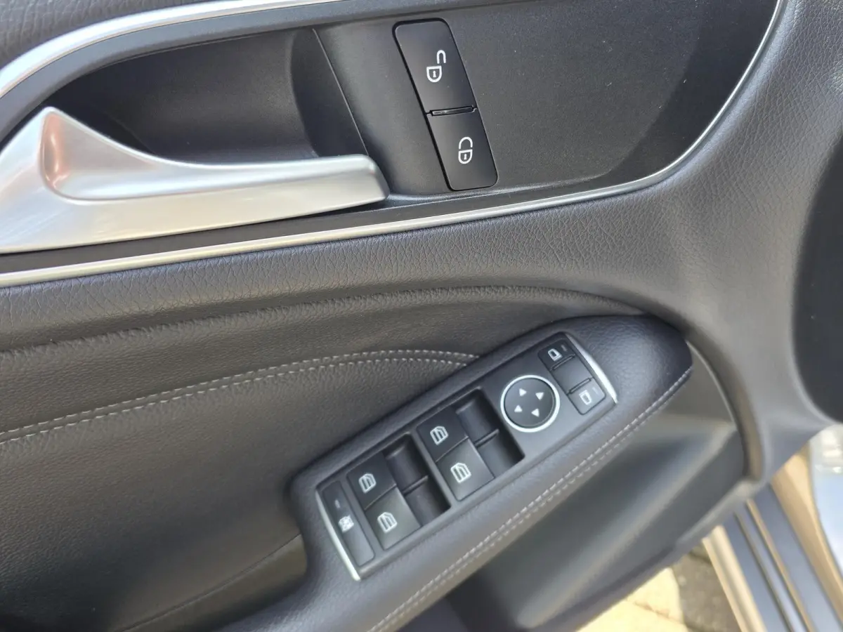 180 AUTOMAAT | Navigatie | LED | Afn. Trekhaak | Leer | Cruise Control | Parkeersensoren