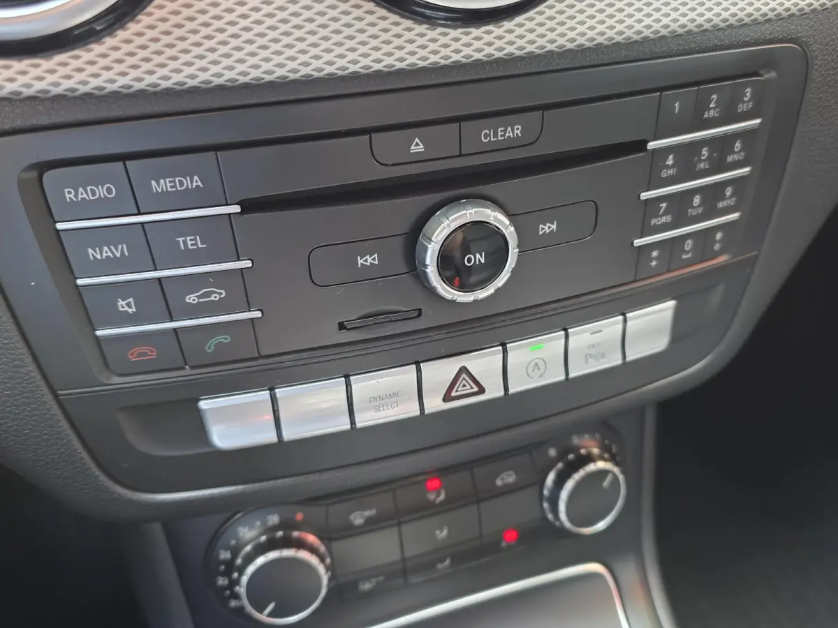 180 AUTOMAAT | Navigatie | LED | Afn. Trekhaak | Leer | Cruise Control | Parkeersensoren