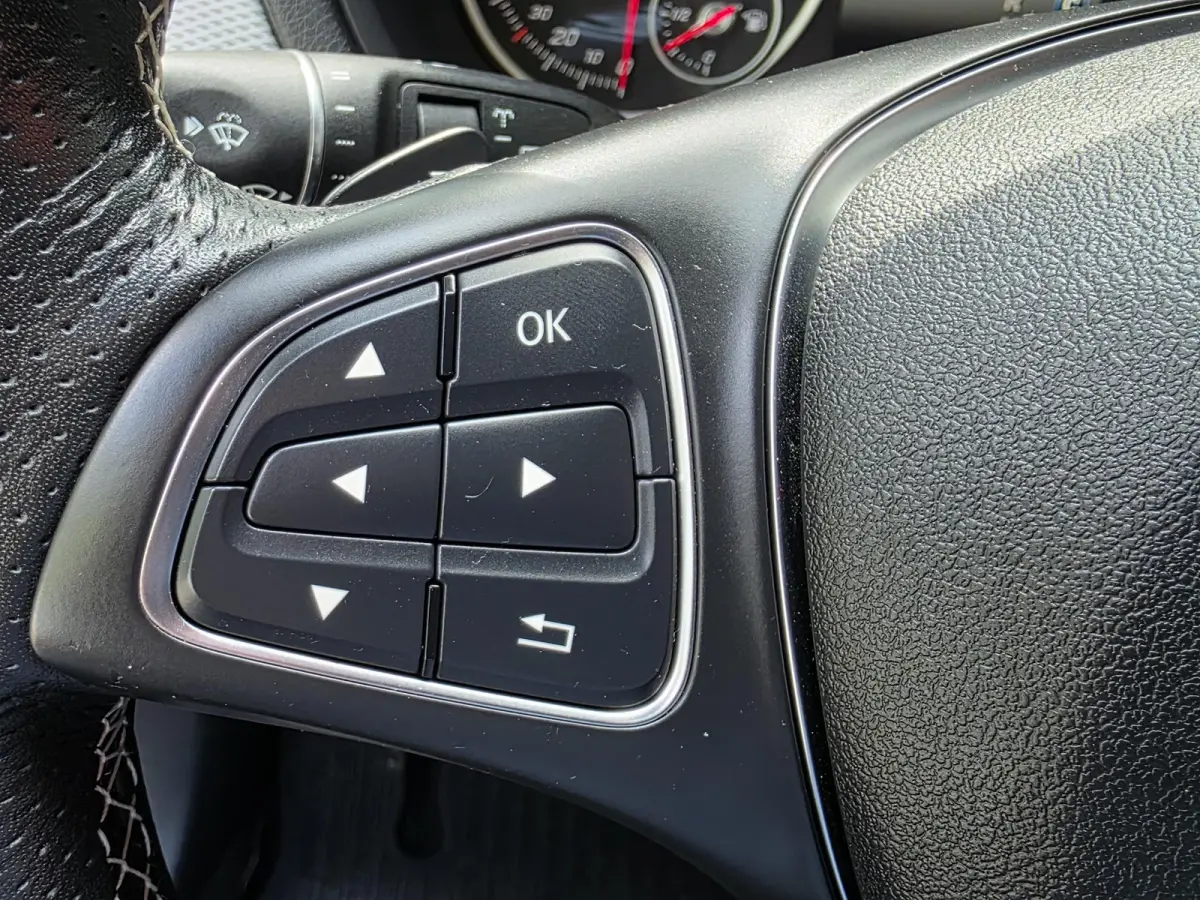 180 AUTOMAAT | Navigatie | LED | Afn. Trekhaak | Leer | Cruise Control | Parkeersensoren