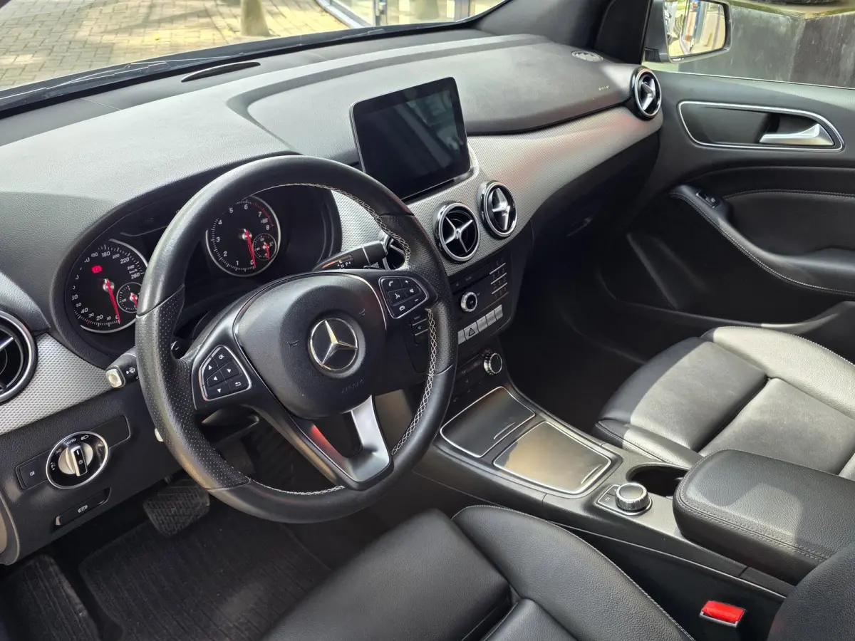 180 AUTOMAAT | Navigatie | LED | Afn. Trekhaak | Leer | Cruise Control | Parkeersensoren