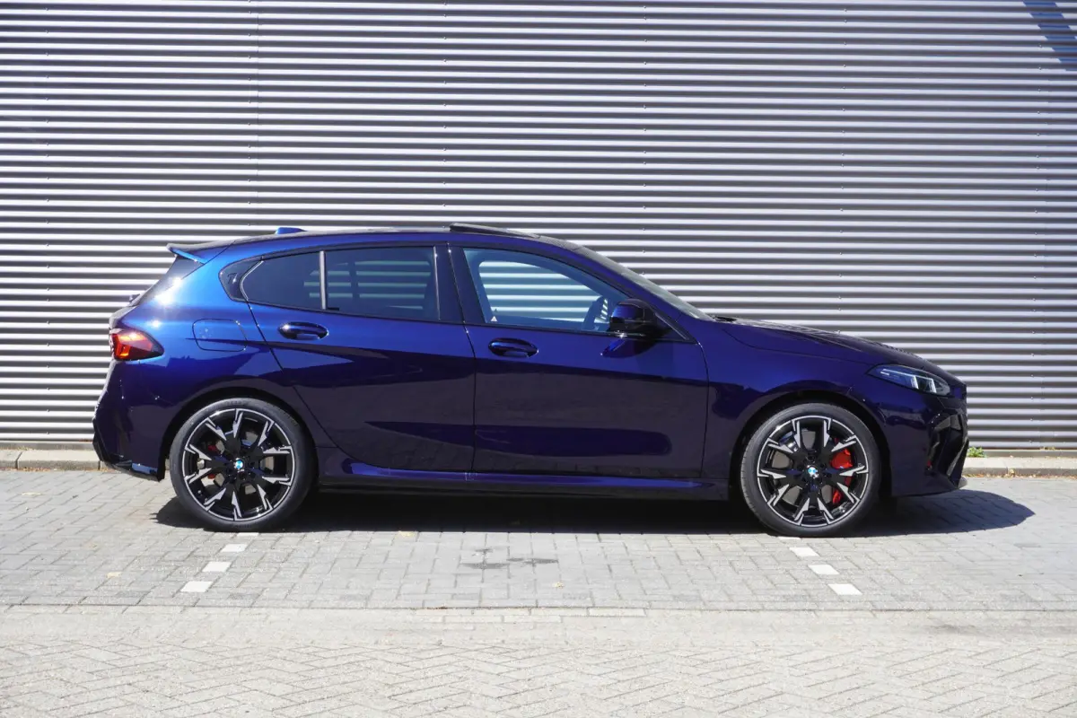 123 xDrive | M Sportpakket Pro | Innovation Pack | Glazen panoramadak | Elektrisch verstelbare stoelen | Harman Kardon HiFi Sound system | Head-Up Display