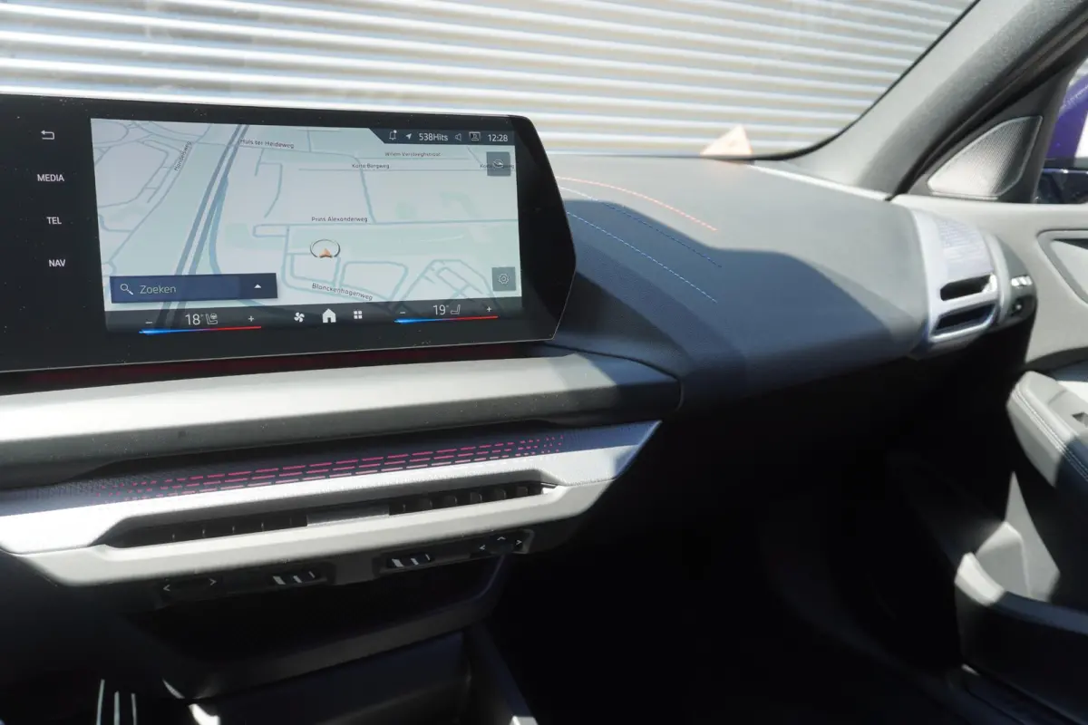 123 xDrive | M Sportpakket Pro | Innovation Pack | Glazen panoramadak | Elektrisch verstelbare stoelen | Harman Kardon HiFi Sound system | Head-Up Display