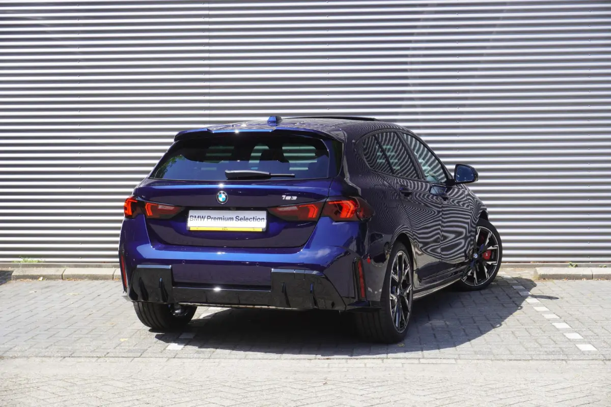 123 xDrive | M Sportpakket Pro | Innovation Pack | Glazen panoramadak | Elektrisch verstelbare stoelen | Harman Kardon HiFi Sound system | Head-Up Display