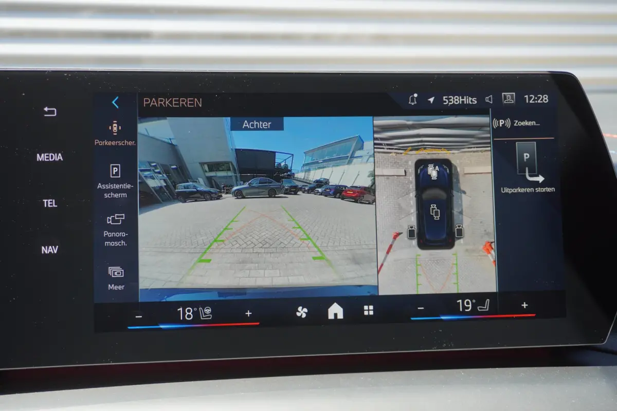 123 xDrive | M Sportpakket Pro | Innovation Pack | Glazen panoramadak | Elektrisch verstelbare stoelen | Harman Kardon HiFi Sound system | Head-Up Display