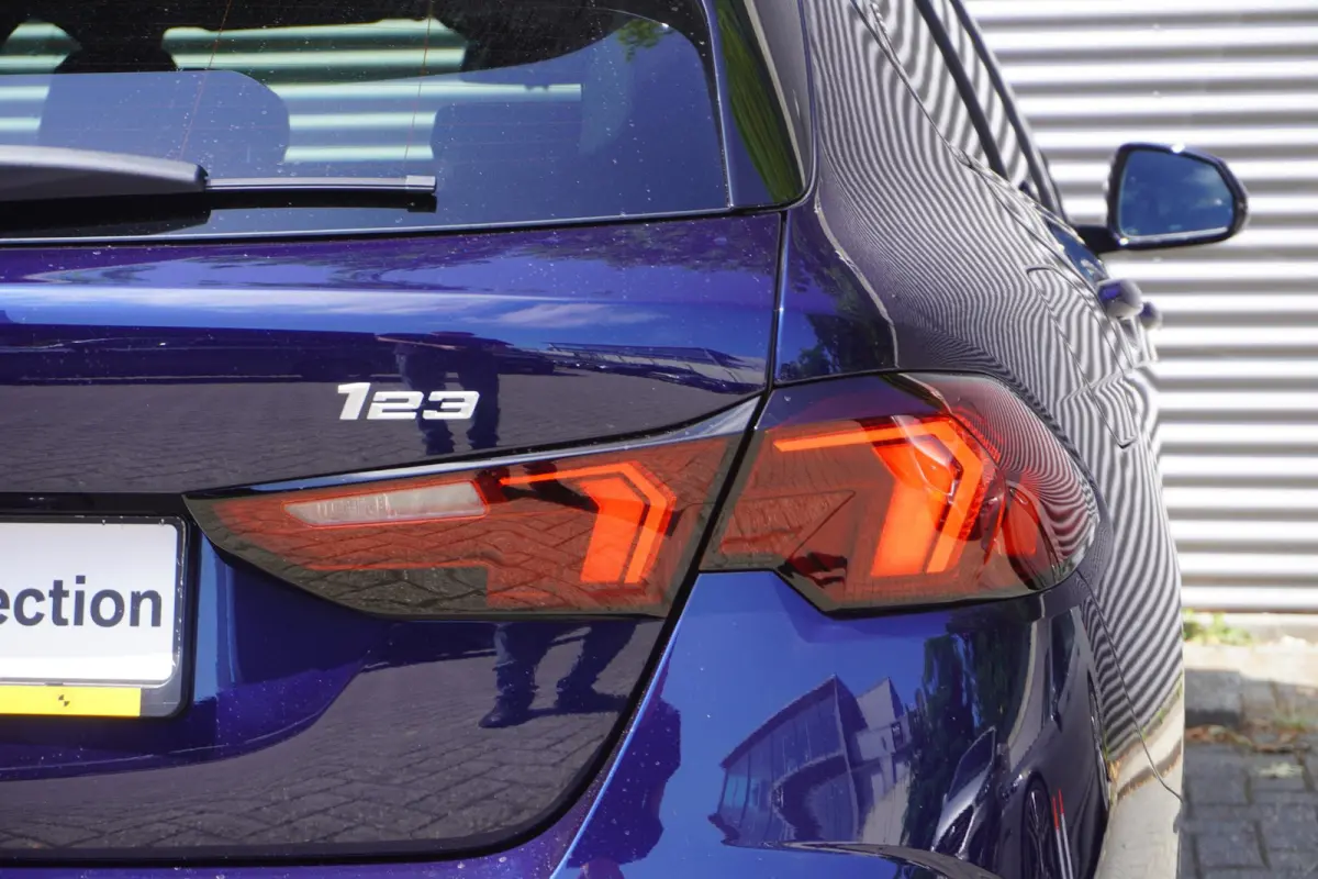 123 xDrive | M Sportpakket Pro | Innovation Pack | Glazen panoramadak | Elektrisch verstelbare stoelen | Harman Kardon HiFi Sound system | Head-Up Display