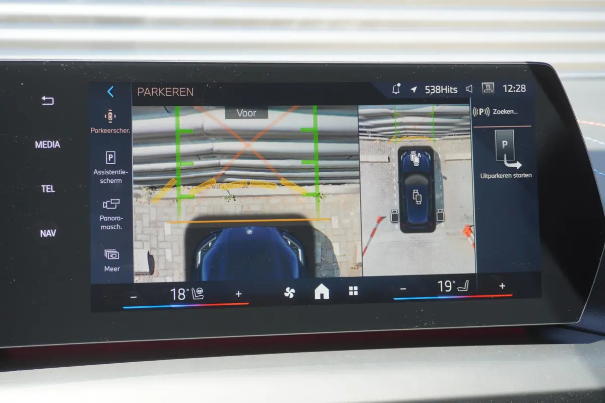 123 xDrive | M Sportpakket Pro | Innovation Pack | Glazen panoramadak | Elektrisch verstelbare stoelen | Harman Kardon HiFi Sound system | Head-Up Display