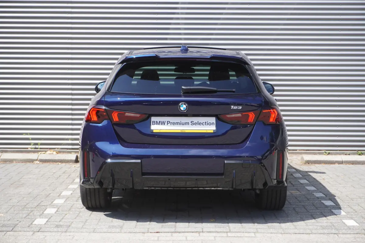 123 xDrive | M Sportpakket Pro | Innovation Pack | Glazen panoramadak | Elektrisch verstelbare stoelen | Harman Kardon HiFi Sound system | Head-Up Display