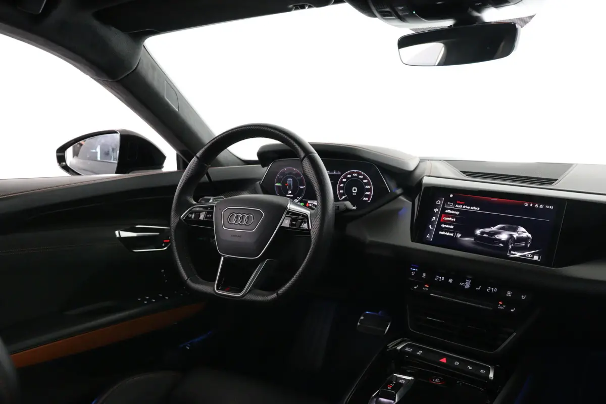 RS Edition One 650PK 93 kWh | Panodak | Unieke Editie! | Laser Led | Memory Seats | Carbon | Head-Up | Luchtvering | Audi Ceramic | Bomvol!!