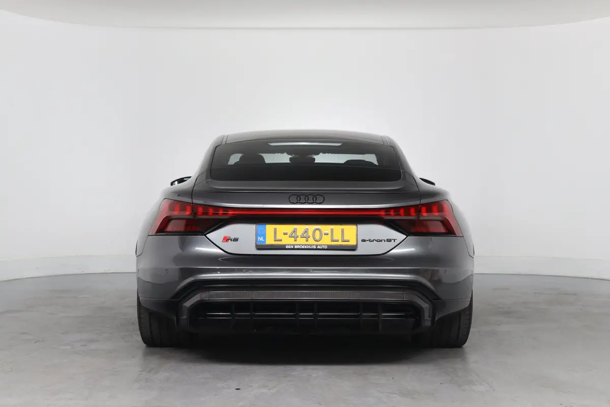 RS Edition One 650PK 93 kWh | Panodak | Unieke Editie! | Laser Led | Memory Seats | Carbon | Head-Up | Luchtvering | Audi Ceramic | Bomvol!!