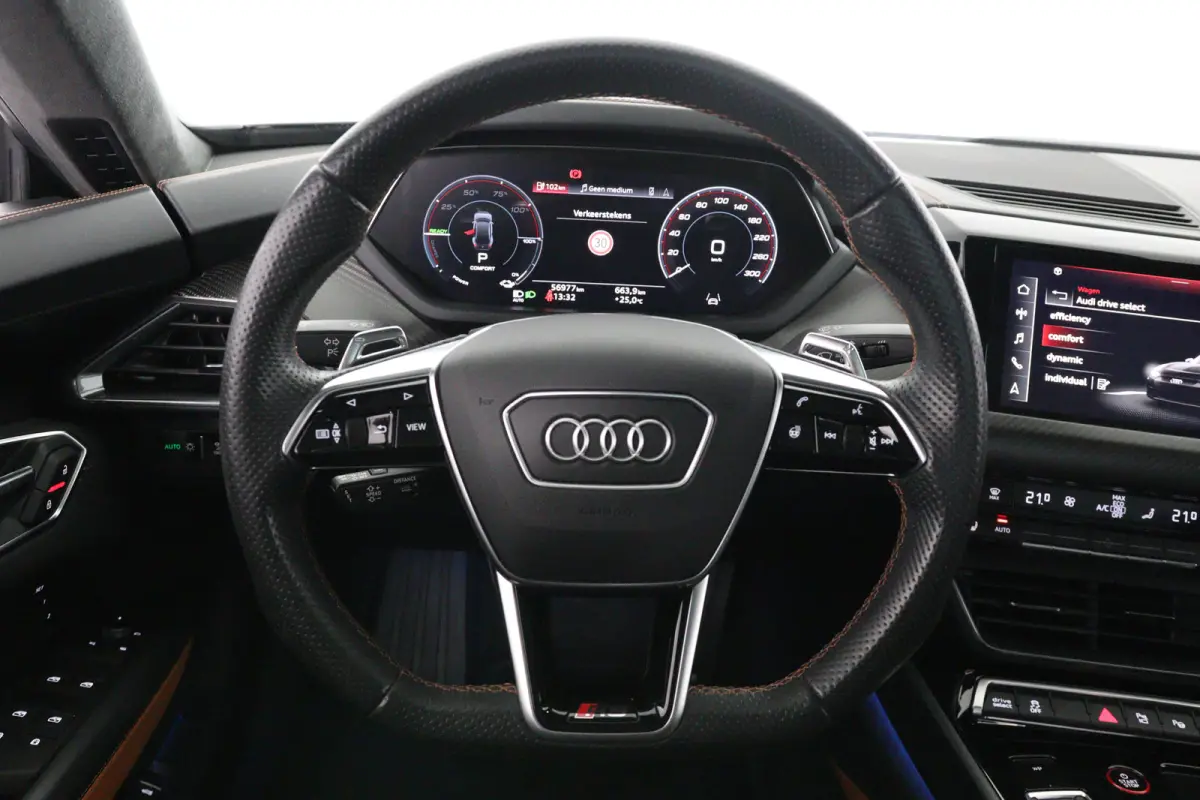 RS Edition One 650PK 93 kWh | Panodak | Unieke Editie! | Laser Led | Memory Seats | Carbon | Head-Up | Luchtvering | Audi Ceramic | Bomvol!!