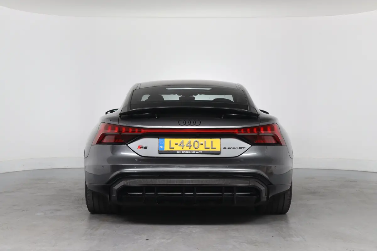 RS Edition One 650PK 93 kWh | Panodak | Unieke Editie! | Laser Led | Memory Seats | Carbon | Head-Up | Luchtvering | Audi Ceramic | Bomvol!!