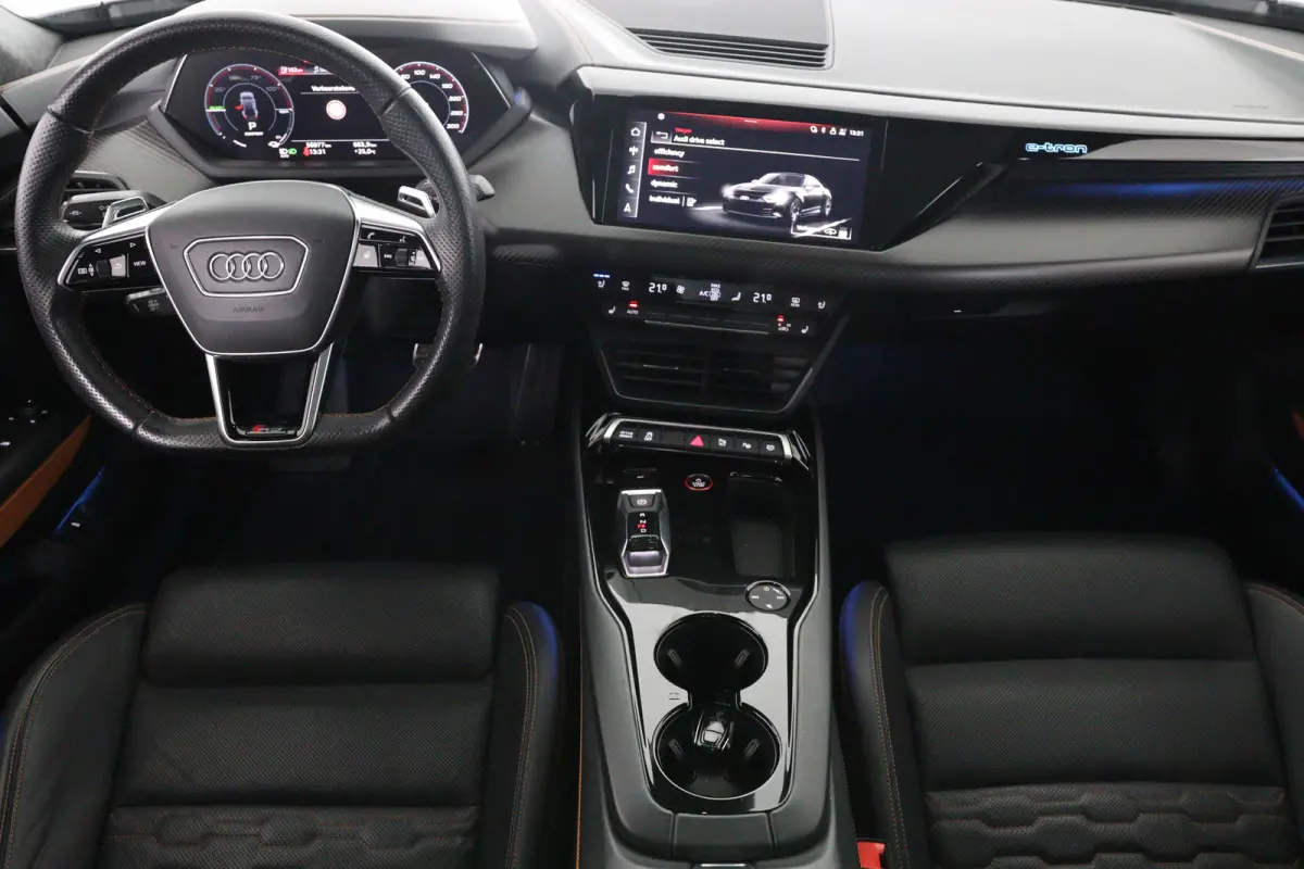 RS Edition One 650PK 93 kWh | Panodak | Unieke Editie! | Laser Led | Memory Seats | Carbon | Head-Up | Luchtvering | Audi Ceramic | Bomvol!!