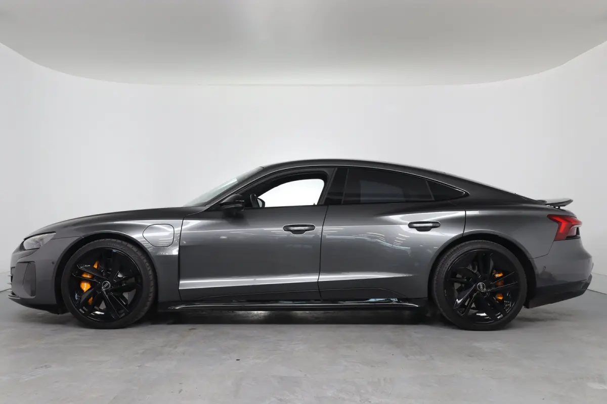 RS Edition One 650PK 93 kWh | Panodak | Unieke Editie! | Laser Led | Memory Seats | Carbon | Head-Up | Luchtvering | Audi Ceramic | Bomvol!!