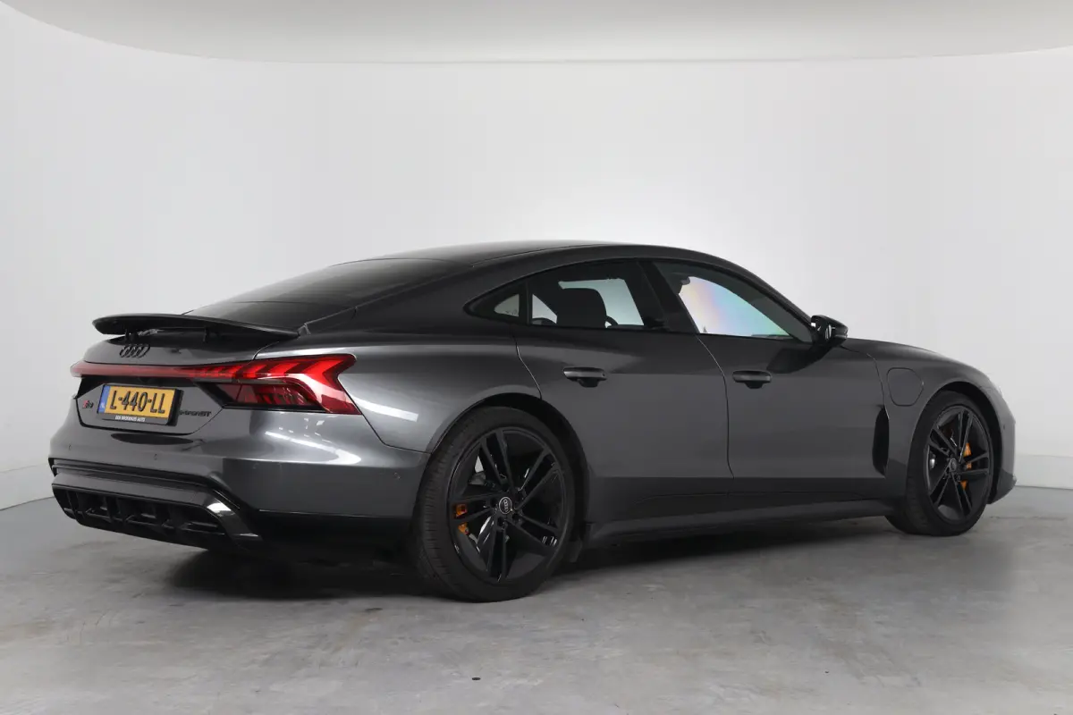 RS Edition One 650PK 93 kWh | Panodak | Unieke Editie! | Laser Led | Memory Seats | Carbon | Head-Up | Luchtvering | Audi Ceramic | Bomvol!!