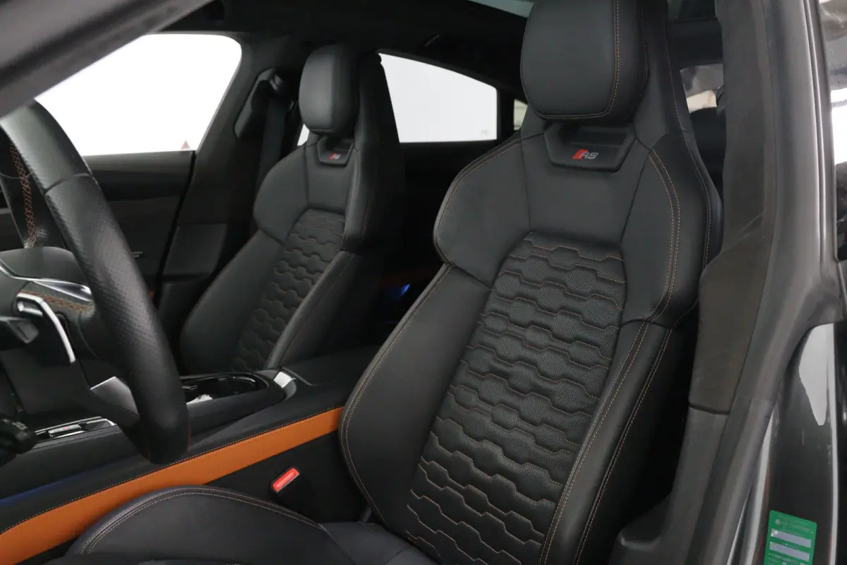 RS Edition One 650PK 93 kWh | Panodak | Unieke Editie! | Laser Led | Memory Seats | Carbon | Head-Up | Luchtvering | Audi Ceramic | Bomvol!!