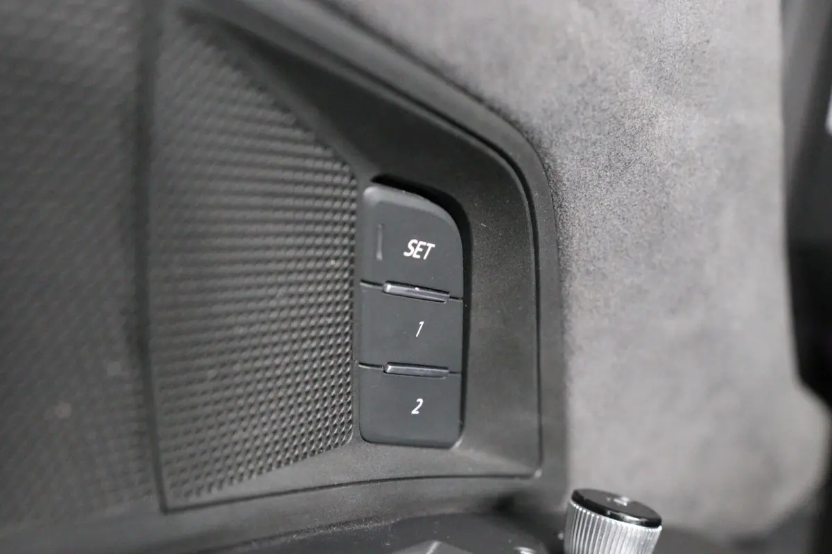 RS Edition One 650PK 93 kWh | Panodak | Unieke Editie! | Laser Led | Memory Seats | Carbon | Head-Up | Luchtvering | Audi Ceramic | Bomvol!!