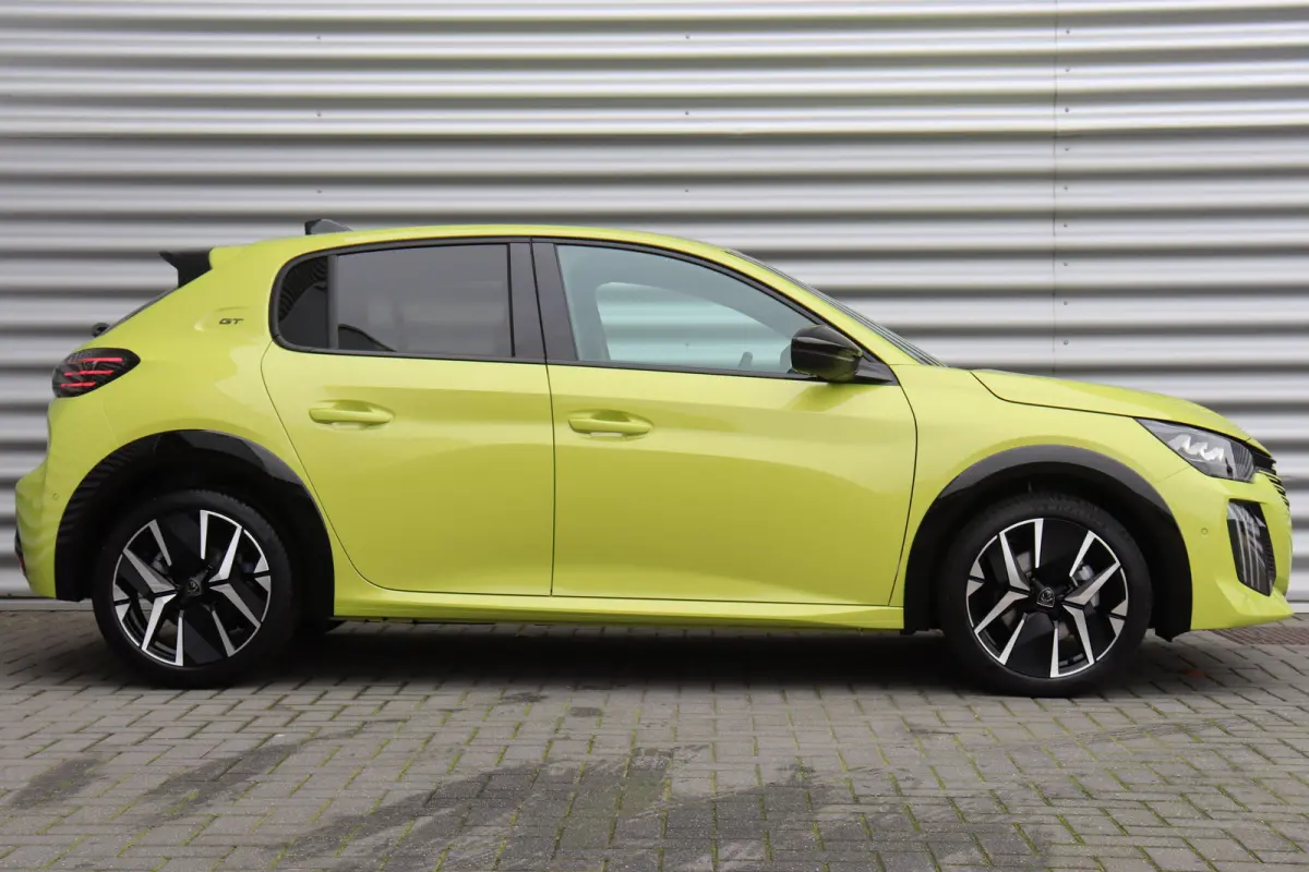1.2 HYBRID 110PK GT PACK AUTOMAAT / NAVI / LEDER / CLIMA / PDC / 17" LMV / CAMERA / KEYLESS / ADAPT. CRUISECONTROL / I-COCKPIT / FULL-LED / 1E EIGENAAR / NIEUWSTAAT !!
